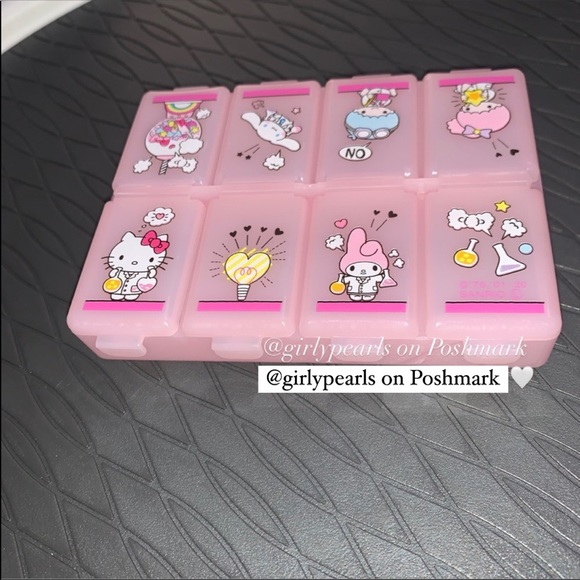 Hello Kitty Pill Case or Jewelry Organizer with 8 “Pockets” Sanrio NEW - Picture 4 of 8